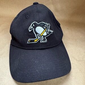 Adidas NHL Pittsburgh Penguins Cotton Slouch Black Dad Cap. Size M/L